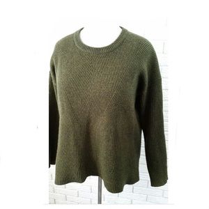 Green oversized sweater